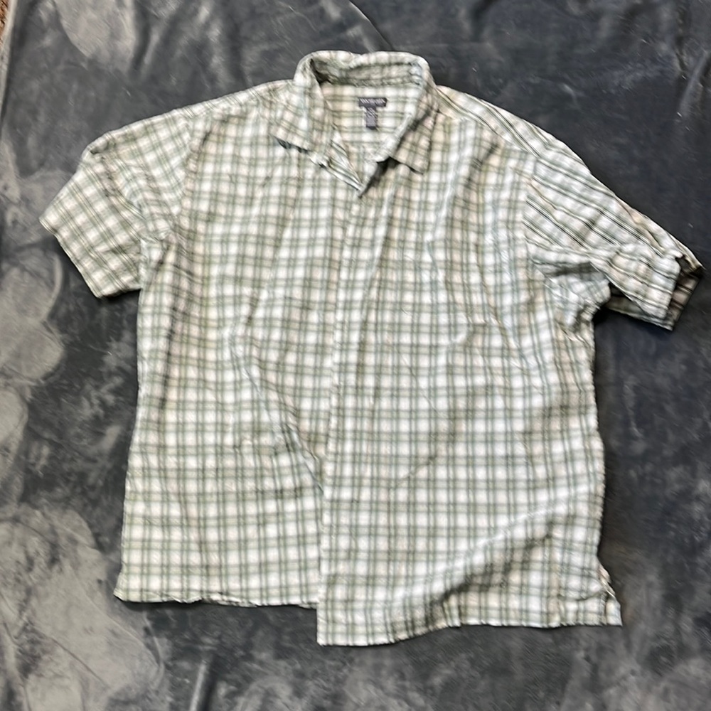 Vanheussen short sleeved button down dress shirt